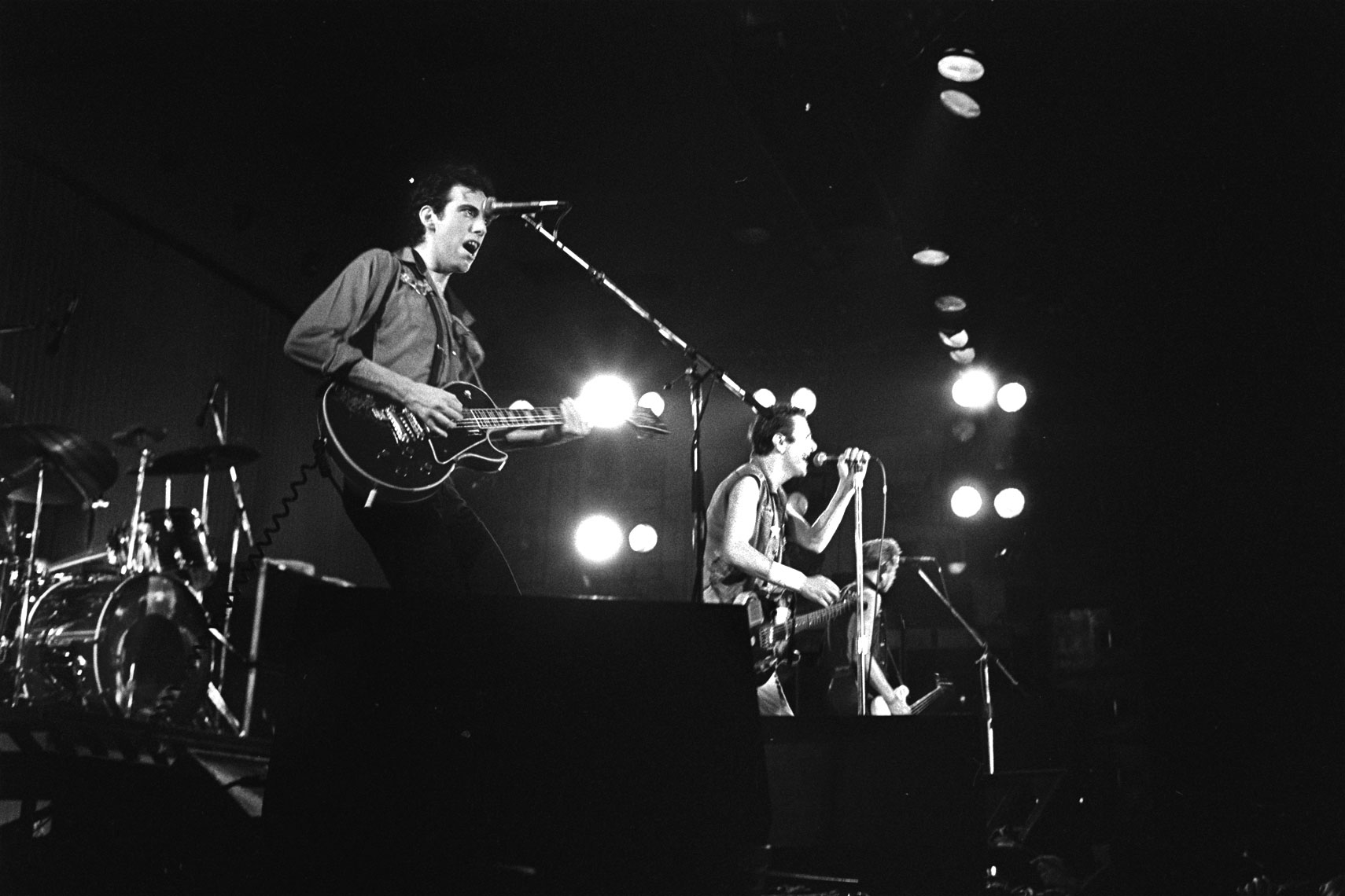 018_018_The_Clash_Bonds