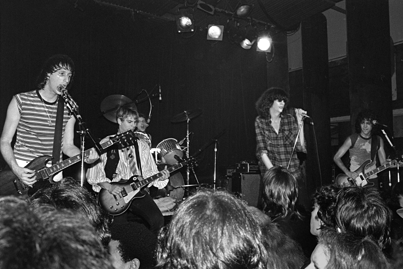099_108_062_Irving-Plaza_The-Rattlers-with-Joey-Ramone